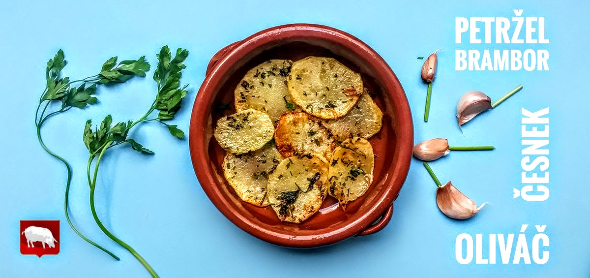 Recept: Sült burgonyaszeletek olívaolajjal, petrezselyemmel és fokhagymával