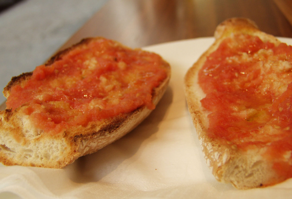 Pan con tomate